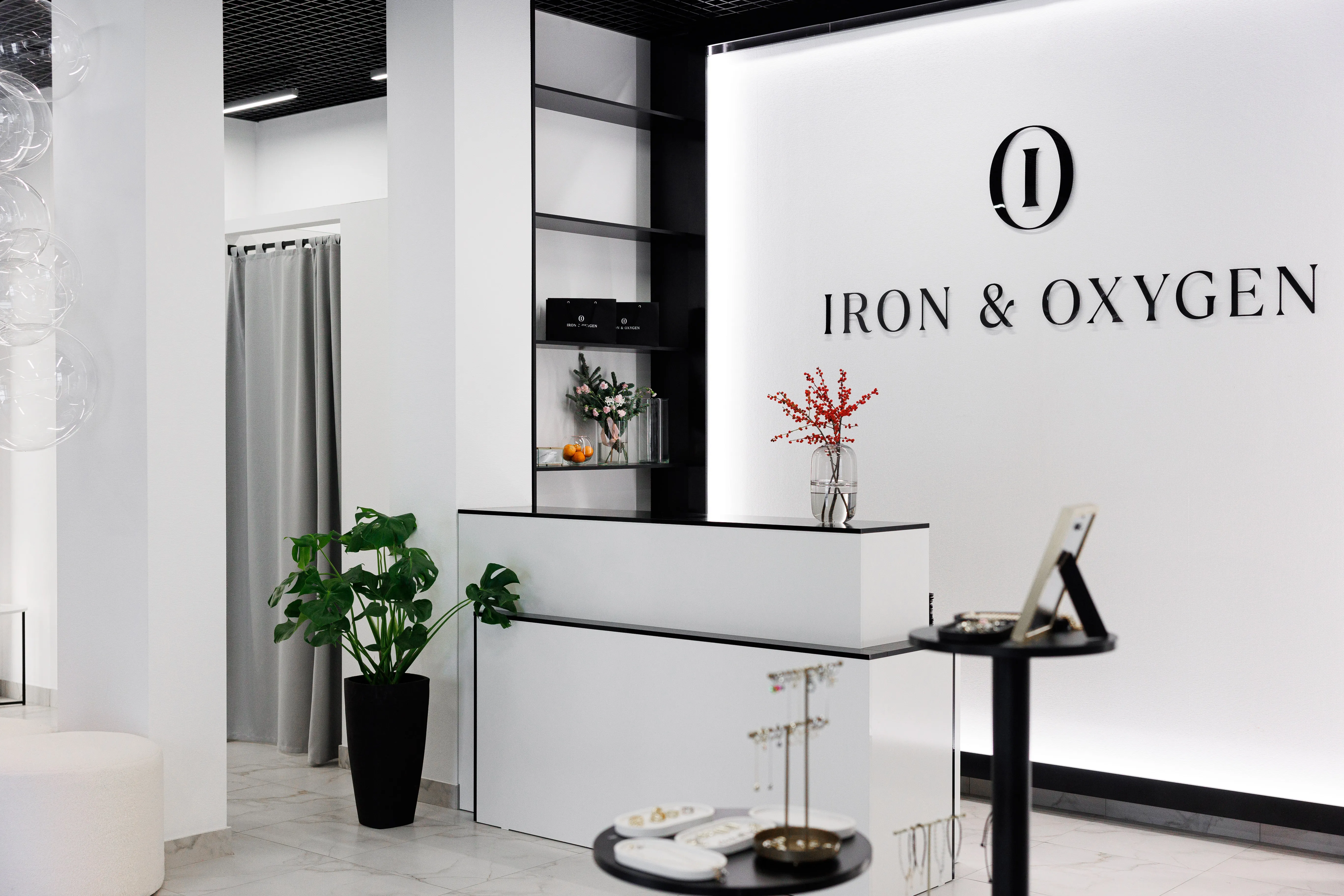 Проект Шоурума бренда эксклюзивной женской одежды IRON&OXYGEN 2023